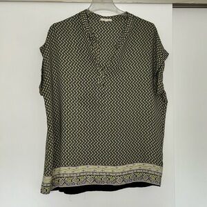 Pleione Boxy Sleeveless Green and White Blouse